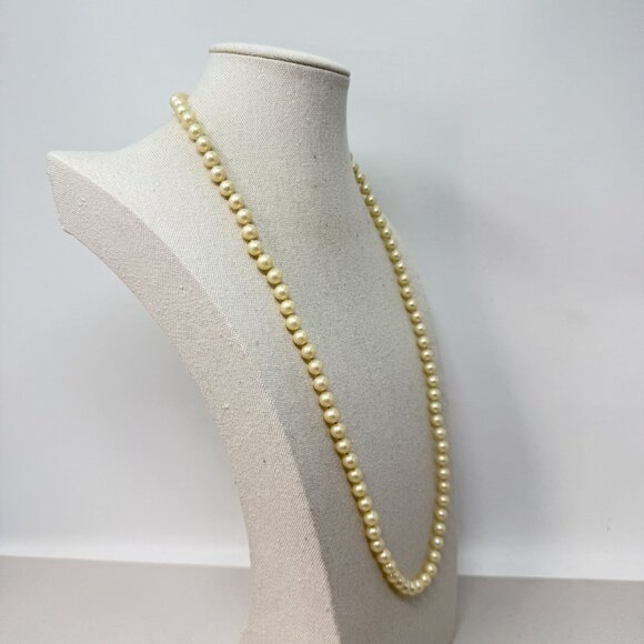 Vintage Long Imitation Pearl Necklace‎ Ornate Clasp Marked Japan Retro Classic - Picture 6 of 15